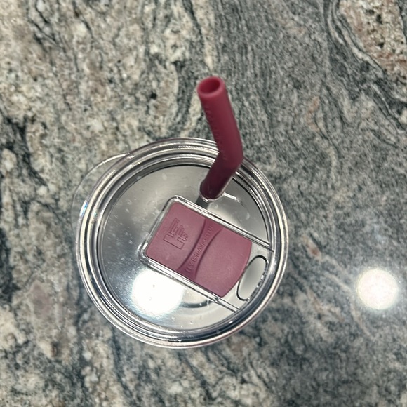 Hydraflow 30 ounce tumbler - Picture 3 of 4